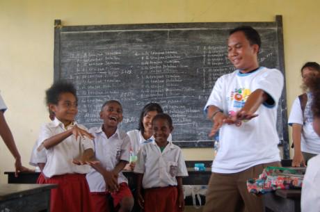 UNDPIndonesia's tweet photo. 32% of children in Papua under 15 are illiterate #ProgressTuesday http://t.co/9Tnh4p9kRM http://t.co/AAxAl5lkEG