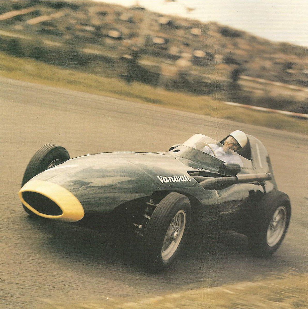 RetroRacingCo's tweet image. Today in '58, Sir Stirling Moss wins the Dutch GP for Vanwall ahead of the BRMs of Schell and Behra.