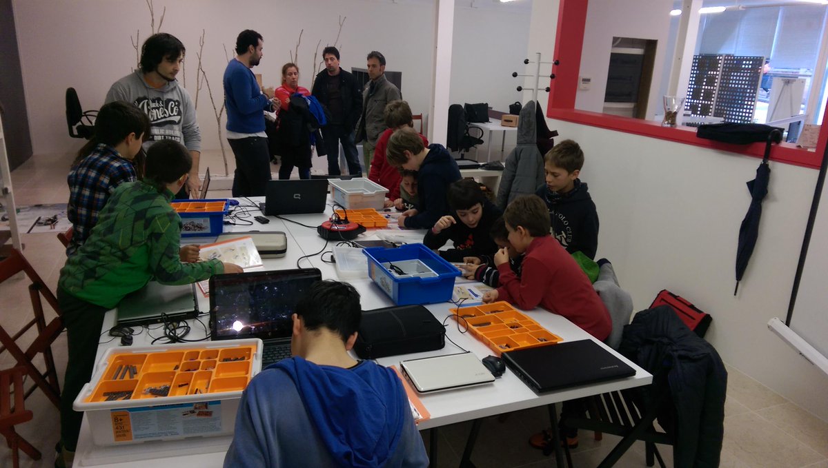 espailamagrana's tweet photo. LEGO STORY i ROBÒTICA AMB LEGO amb @petitsenginyers 
Tota la informació a: http://t.co/TE6ToC1IGH
@VisitaValls http://t.co/s98VB4434J