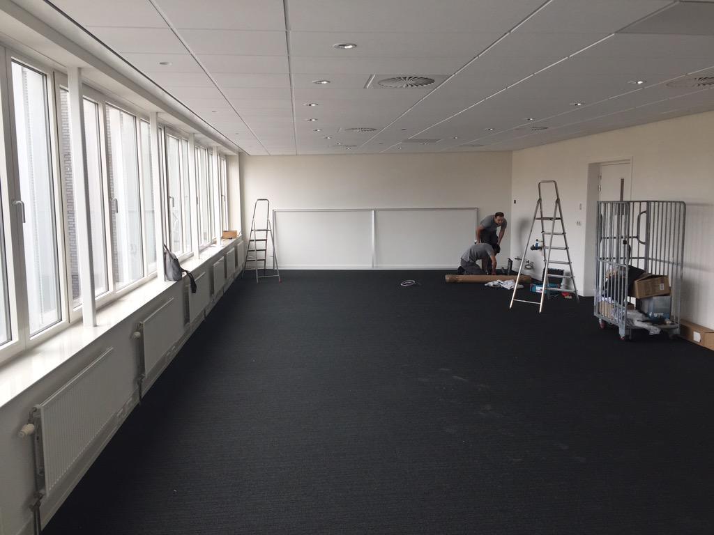 dock84_info's tweet photo. Vandaag aan de slag met de uitvoering van een boardroom tbv 35 personen. http://t.co/B9TSZbNFxM