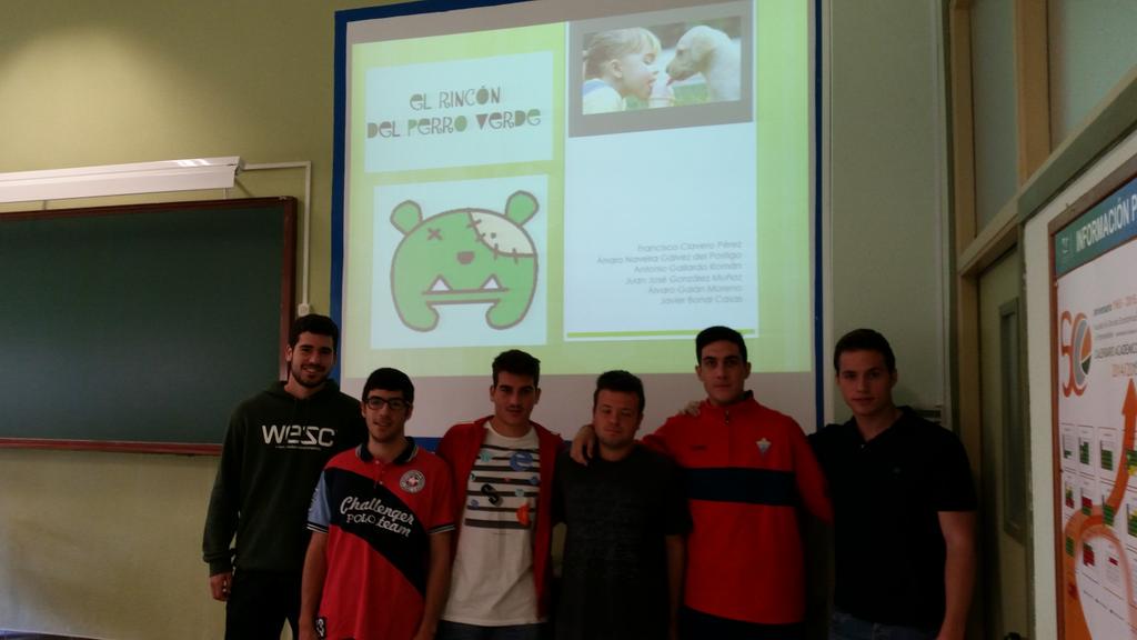 RafaelAnSan's tweet photo. Última práctica con alumnos de ADE.Han diseñado la imagen d nuevas empresas #dircomade15 Grupo"Elrincóndelperroverde" http://t.co/ejvP34N0Kz