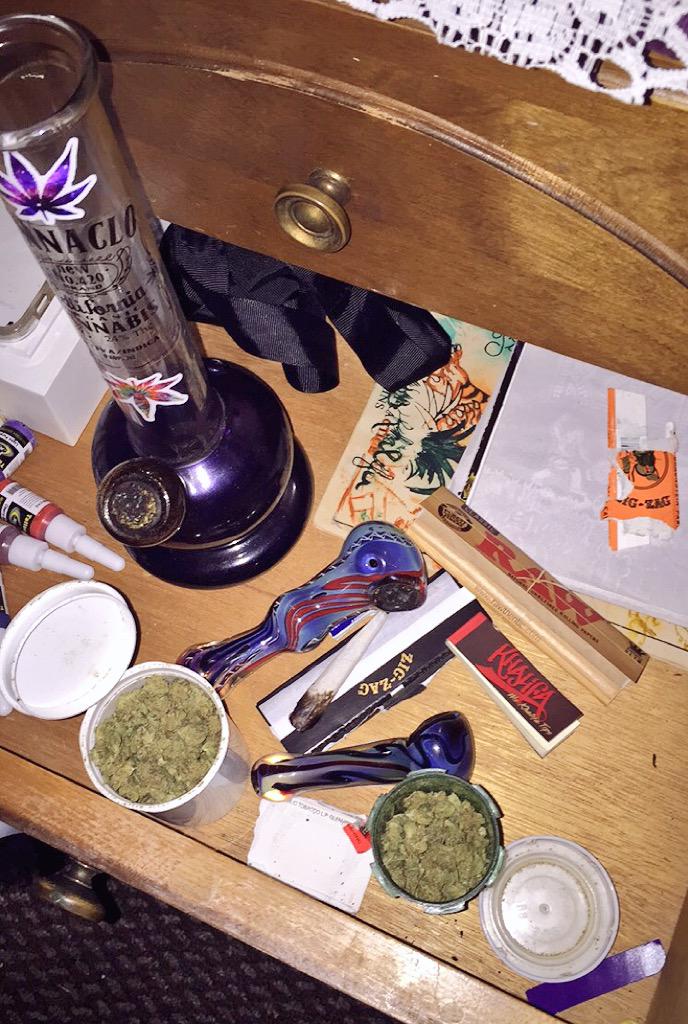 highimmarijane1's tweet photo. What's in yo dresser? http://t.co/RMIQUFEDww