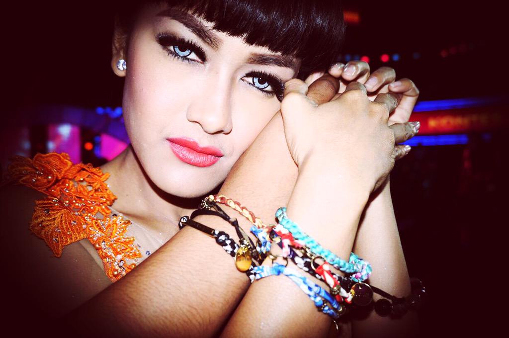 juliaperrez's tweet photo. Now Juju mumu @Official_MNCTV live http://t.co/Cr1H12Sasu