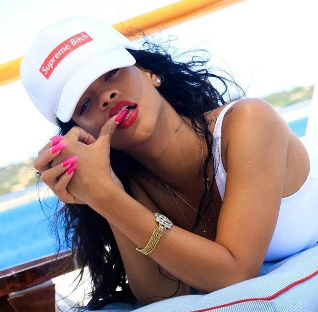 A Op Twitter 学校で自称洋楽好きの女の子と話したりするとみんな大体rihanna知らなくてびびってる 色黒でエロくてかっこよくて最高に 可愛いのに うちの癒しもろタイプハァァリアーナ様 Http T Co 0dpn3yfomp