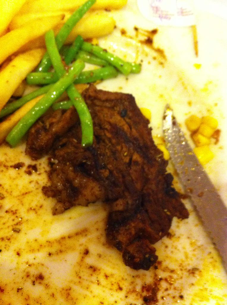 tommyna74's tweet photo. @steakholycow monginsidi pesan rib eye yang keluar tiga keping "tetelan" tipis yang menyalahi kodrat rib eye yg tebal http://t.co/DbL6Ur7XUE