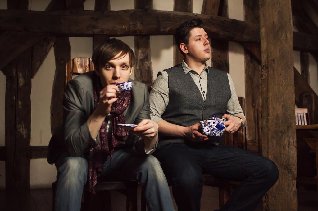 bigcomfybooks's tweet photo. Also on with @TheQuill is @barricadesrise. Also quite good looking. But I'm biased. #loveJonathan http://t.co/9jWe76XwdF