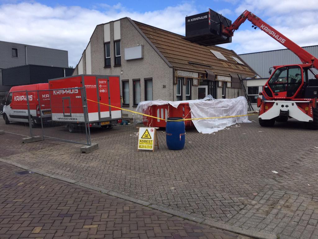 kamphuissloop's tweet photo. Saneren asbest aan de Boskampstraat Tubbergen i.o.v. Gebr. Lowik B.V. te Almelo. http://t.co/6UnVQ1POYK