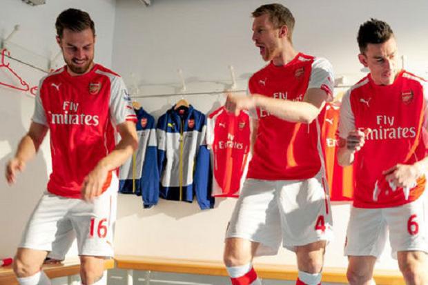 SunmotorsUK's tweet photo. VIDEO: Arsenal stars @aaronramsey &amp; @mertesacker bust a move in funny #Returnofthefan clip. 

http://t.co/uoB13Vfbdb http://t.co/z4ncShS9R0