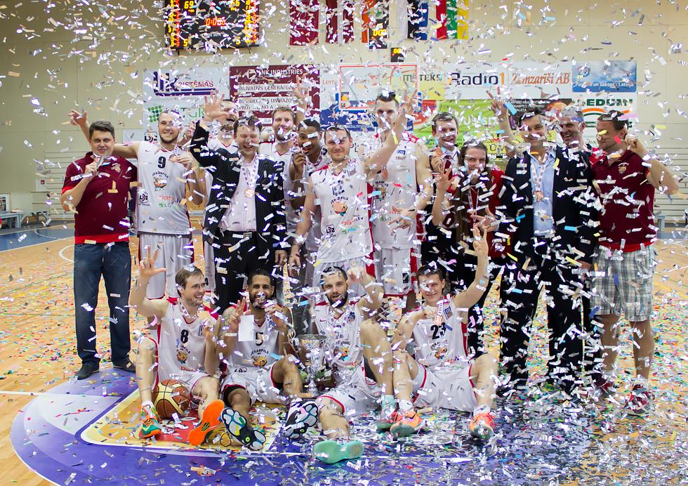 Laasmai's tweet photo. Vēlreiz no sirds sveicu!!! @JekabpilsBK #visforšākie #lūšilabākie #bronza #AldarisLBL http://t.co/qtCEE9P8EX