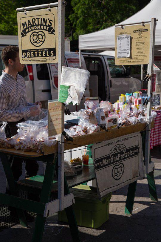 thekitchn's tweet photo. Don't miss these 5 snacks at the farmers market: http://t.co/o6XPUHO0XV http://t.co/3PFferXrz5