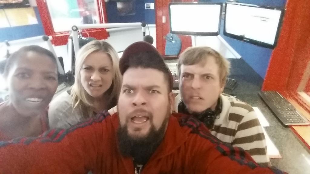Biznau5's tweet photo. @siestaofm @martin_vdmerwe @SLekabe @natasja_jacobs @OFM9497 #myOFM #SOYL give us dat money!!! http://t.co/nCFxW4h1XW