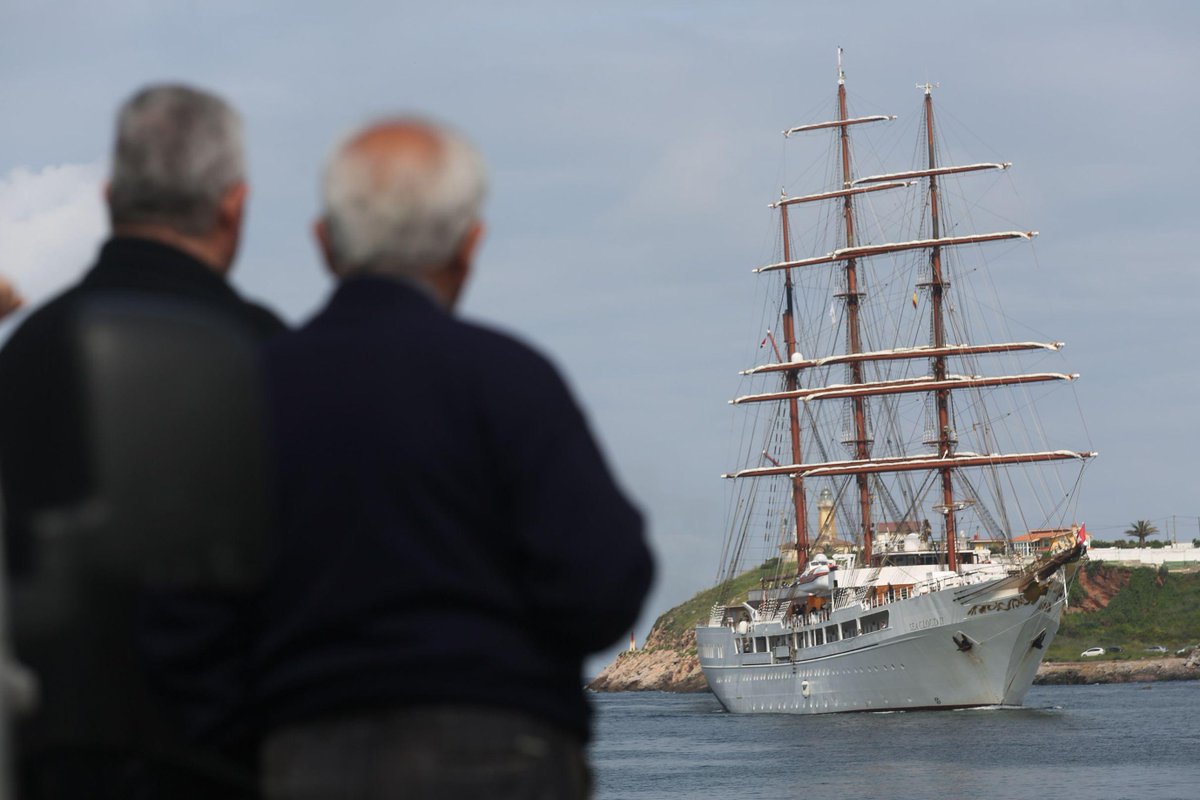 lanuevaespana's tweet photo. EN IMÁGENES: El crucero de lujo "Sea Cloud II" atraca en Avilés http://t.co/YkUndzgNdm http://t.co/GYEhGpxKVo