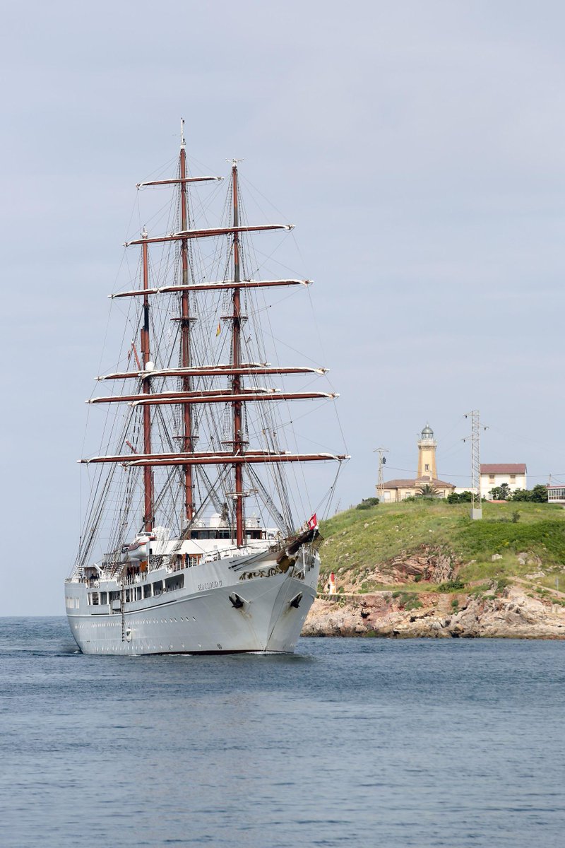 lanuevaespana's tweet photo. EN IMÁGENES: El crucero de lujo "Sea Cloud II" atraca en Avilés http://t.co/YkUndzgNdm http://t.co/GYEhGpxKVo