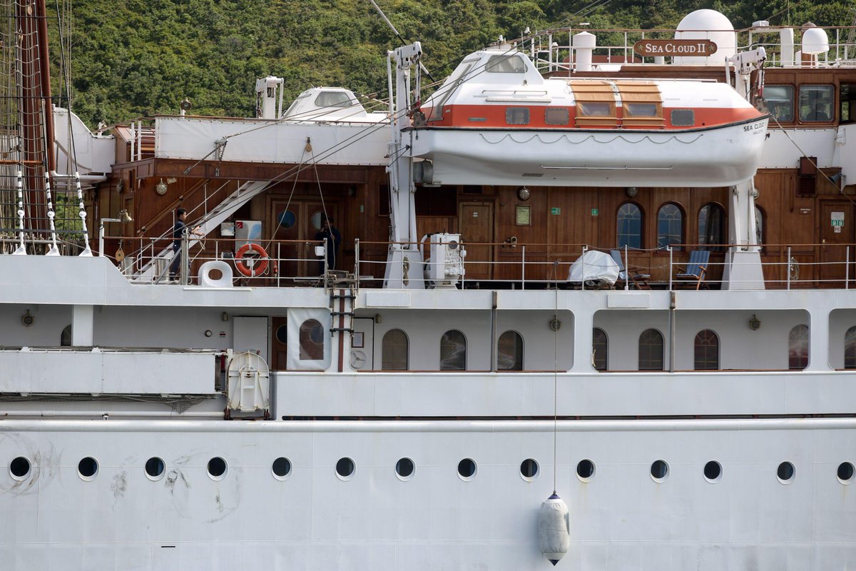 lanuevaespana's tweet photo. EN IMÁGENES: El crucero de lujo "Sea Cloud II" atraca en Avilés http://t.co/YkUndzgNdm http://t.co/GYEhGpxKVo