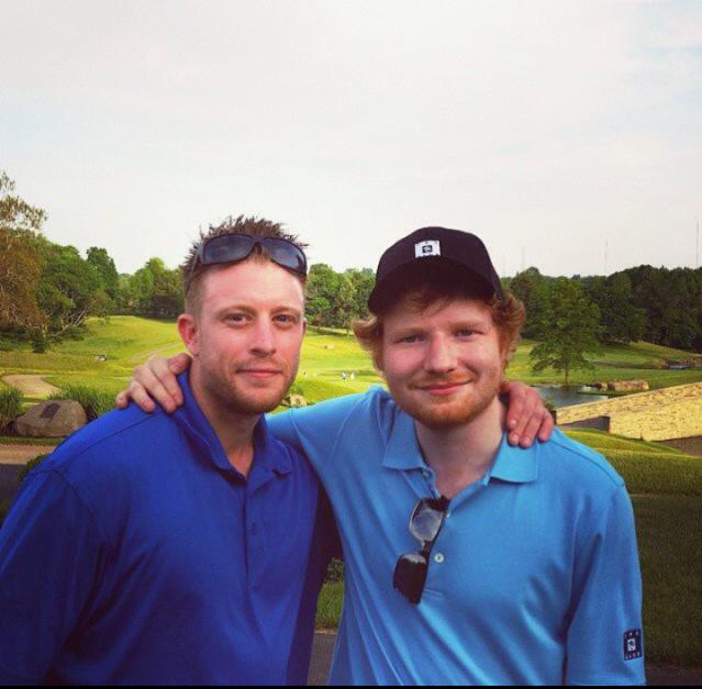 EdsSheeriosITA's tweet image. Oggi è un bel giorno per ammirare Ed con i pantaloncini e un cappellino #EdForMMVA