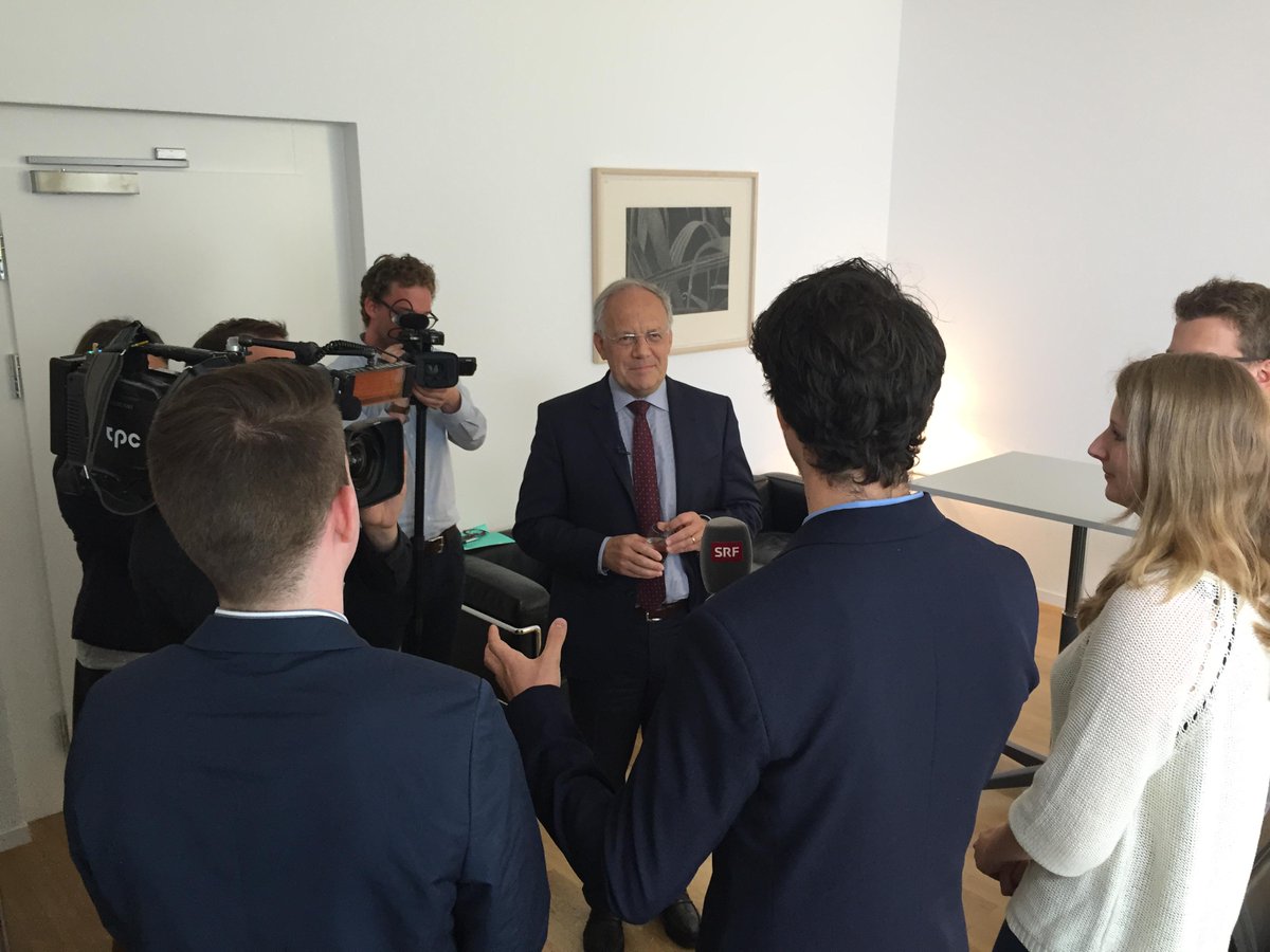 retolipp's tweet photo. Das neuste #srfmint-Treffen ist online. Studenten aus @HSGStGallen @uzh_news und @unibern bei @_BR_JSA. ^red http://t.co/B10E6gfiFK
