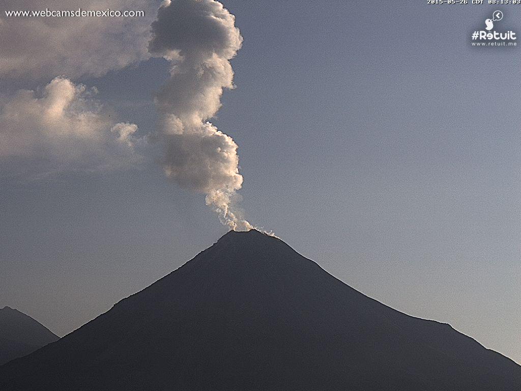 webcamsdemexico's tweet photo. Explosiones del Volcán de Colima a las 7:33, 7:59, 8:10 y 8:30 am http://t.co/Xwab1viPTa