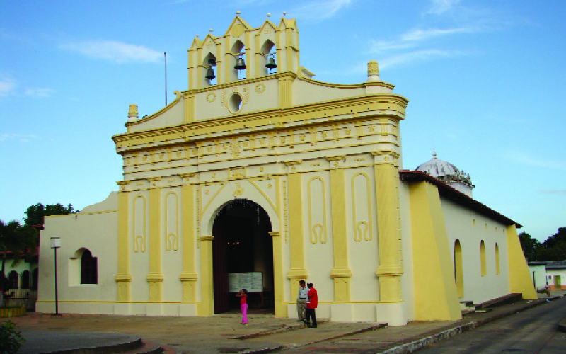 CORBATUR's tweet photo. Hoy en Honor a San Eleuterio, en Barinitas,se celebrará una Eucaristía en la Iglesia San Pedro a las 5PM #Turismo http://t.co/INBf2MJtoI