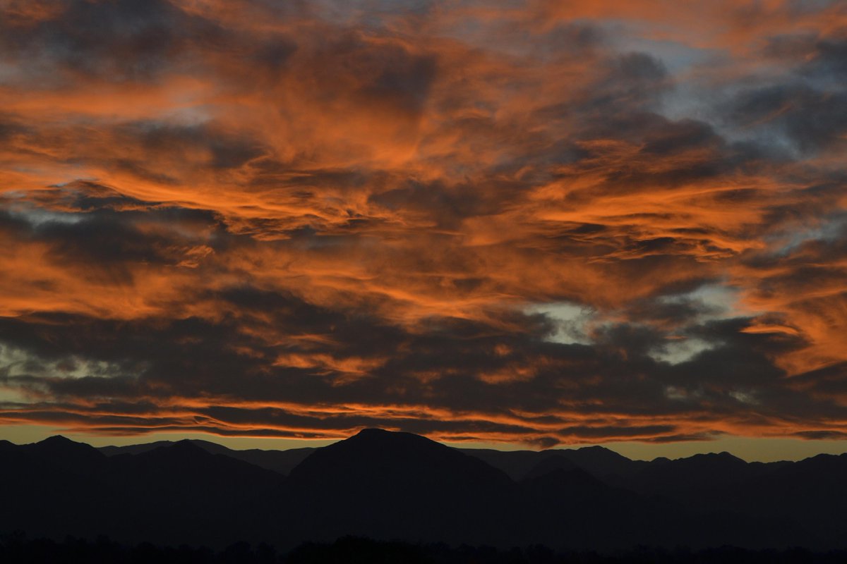 LuchiJZ's tweet photo. #Atardecer #SanJuan #Zonda http://t.co/Xt3FiZt3dK