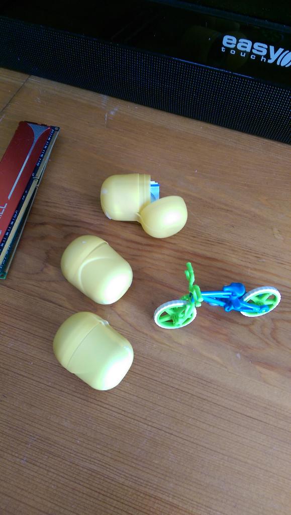 Daaazler's tweet photo. Breaking up my last kinder toy 😭 #Kinder  #FunrattyIsComingToAnEnd #OnTheHomeStretch http://t.co/LtFR0ITGdu