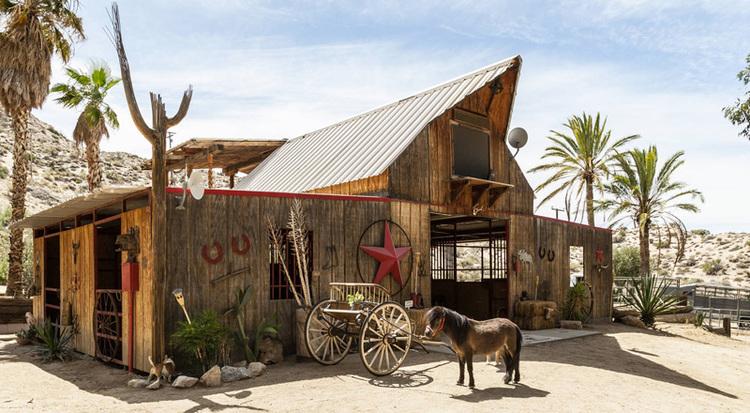 LOVEandLIST's tweet photo. 6 TOTALLY RANDOM BUT DREAMY HOLIDAY RENTALS ON AIRBNB | Article link in bio: http://t.co/B76z1KlbeB #AIRBNB #airbnbME http://t.co/AHmcXFdAoX