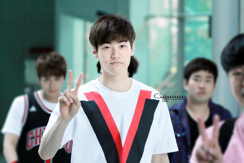 cappu_19921031's tweet photo. 150526 영스 퇴근 #엔플라잉 #NFlying #이승협 #기가막혀 [Please do not cut my logo or modify &amp; no commercial use.]키도크고 몸매도좋고 매력적인 ㅇㅅㅎ! http://t.co/CvNdo8TiSF
