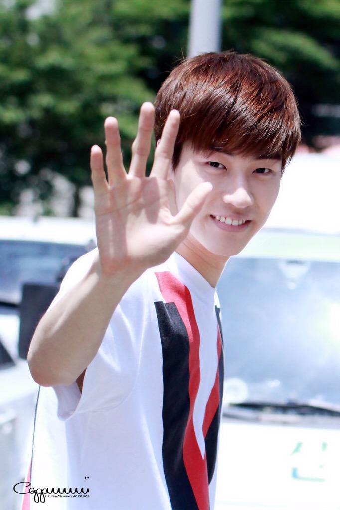 cappu_19921031's tweet photo. 150526 영스 퇴근 #엔플라잉 #NFlying #이승협 #기가막혀 [Please do not cut my logo or modify &amp; no commercial use.]키도크고 몸매도좋고 매력적인 ㅇㅅㅎ! http://t.co/CvNdo8TiSF