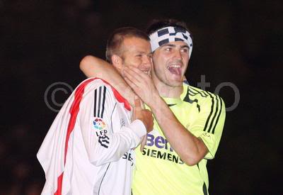 RMadridInfo's tweet photo. #RealMadridThrowback: Beckham & @CasillasWorld http://t.co/o7an0CKqYD