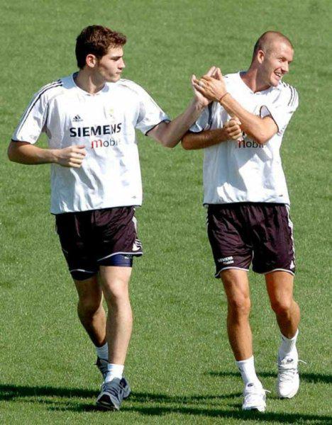 RMadridInfo's tweet photo. #RealMadridThrowback: Beckham & @CasillasWorld http://t.co/o7an0CKqYD