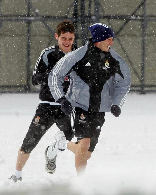 RMadridInfo's tweet photo. #RealMadridThrowback: Beckham & @CasillasWorld http://t.co/o7an0CKqYD