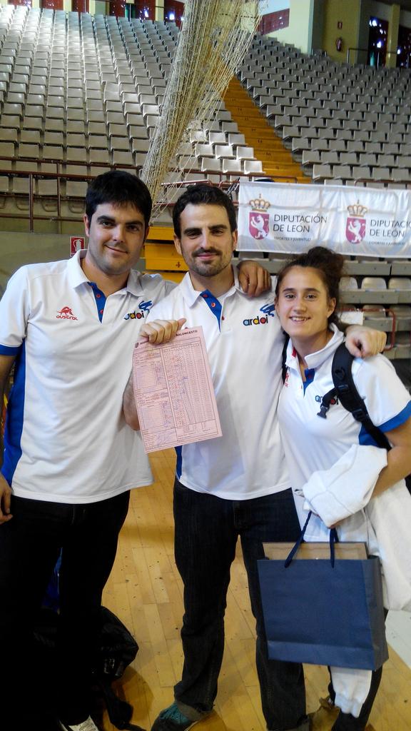 Lo han vuelto a hacer. <a href="/megacalzado/">Megacalzado</a> Adoi 63-56 CD Alcazar. Segunda victoria en el #CECadeteFem15. Enhorabuena equipo!
