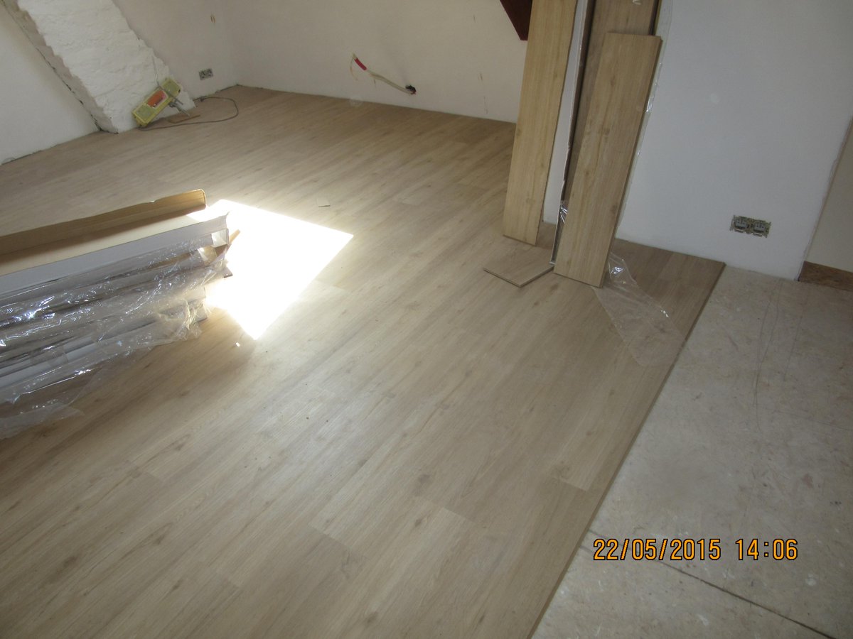 JeanGrell's tweet image. Rénovation d'une maison modeste : traitement des poutrelles de la charpente
Revêtement sol liège/multiplex/vinyle