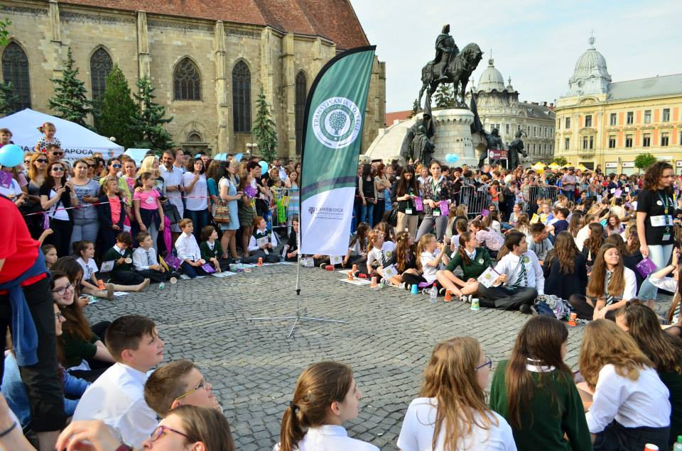 TransylvaniaCol's tweet photo. Over 1600 students from 26 schools participated in the Cup Song challenge on Friday #Cluj2015 to set up a new record http://t.co/3Pqf6biQ3C