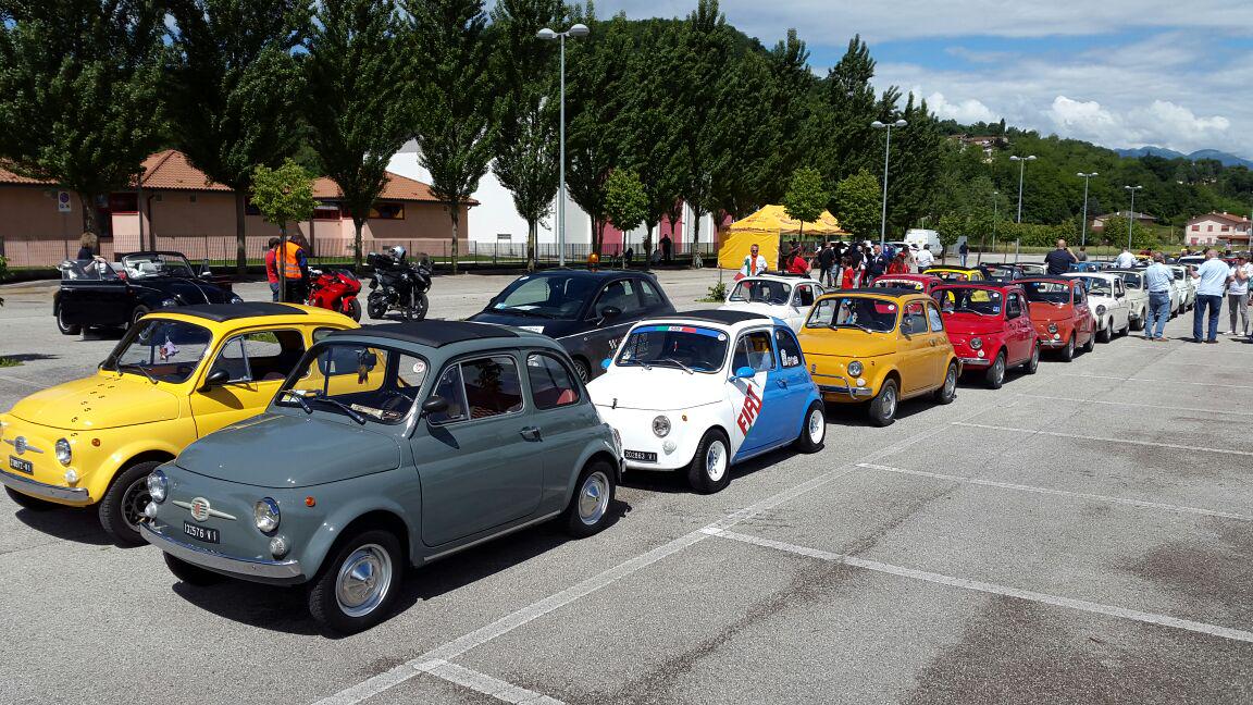 ceccato_auto's tweet photo. Una domenica all'insegna della passione.. Un raduno d'eccezione: 125 #Fiat500! Ciao #Gepo! Grazie a tutti! http://t.co/7ZXeJMQbze