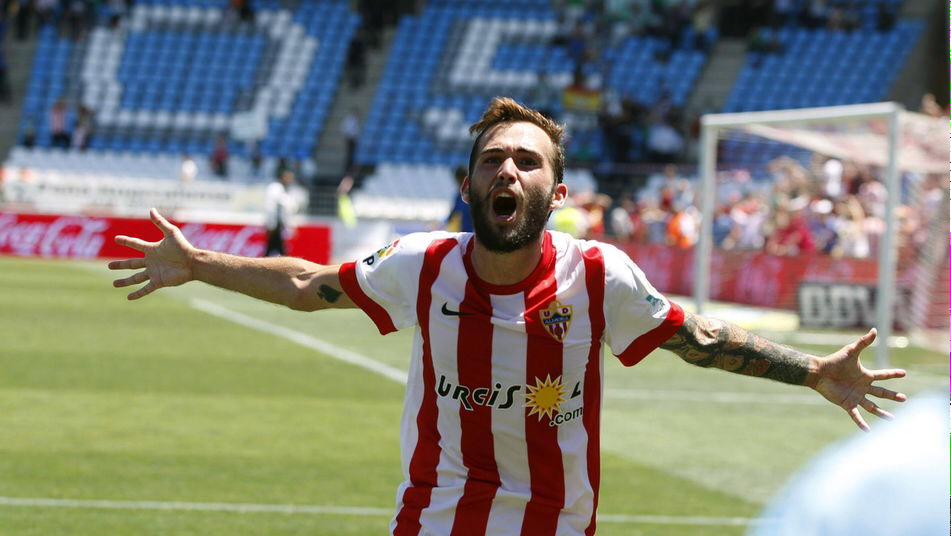 U_D_Almeria's tweet photo. La UD Almería quiere felicitar a su ex jugador Aleix Vidal por su convocatoria con la selección española http://t.co/Jwu65fFIhl
