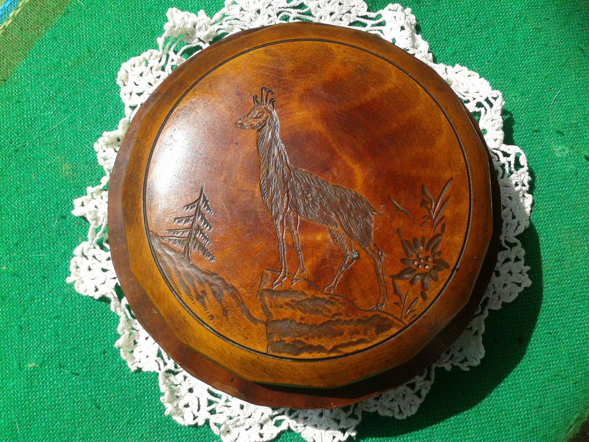 SophieLadyParis's tweet image. 50's French Chamois Wood Box Hand Turned &amp;amp; Carved French … etsy.me/1erICj8 #FRENCHLINENS #VintageWoodBox