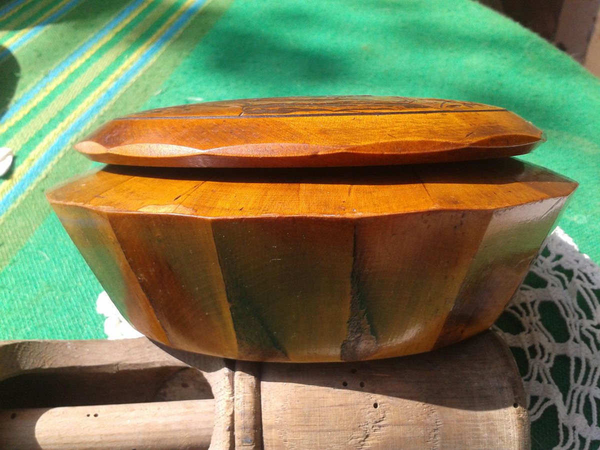 SophieLadyParis's tweet image. 50's French Chamois Wood Box Hand Turned &amp;amp; Carved French … etsy.me/1erICj8 #FRENCHLINENS #VintageWoodBox