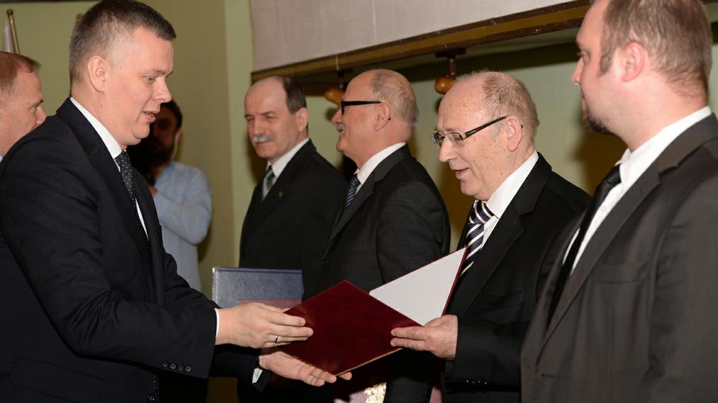MON_GOV_PL's tweet photo. Konferencja w #CKWP pt.: ,,Nauka i przemysł w modernizacji technicznej SZ RP”. Więcej: http://t.co/I1yxQ2kSZE http://t.co/N0vhyjYcrQ