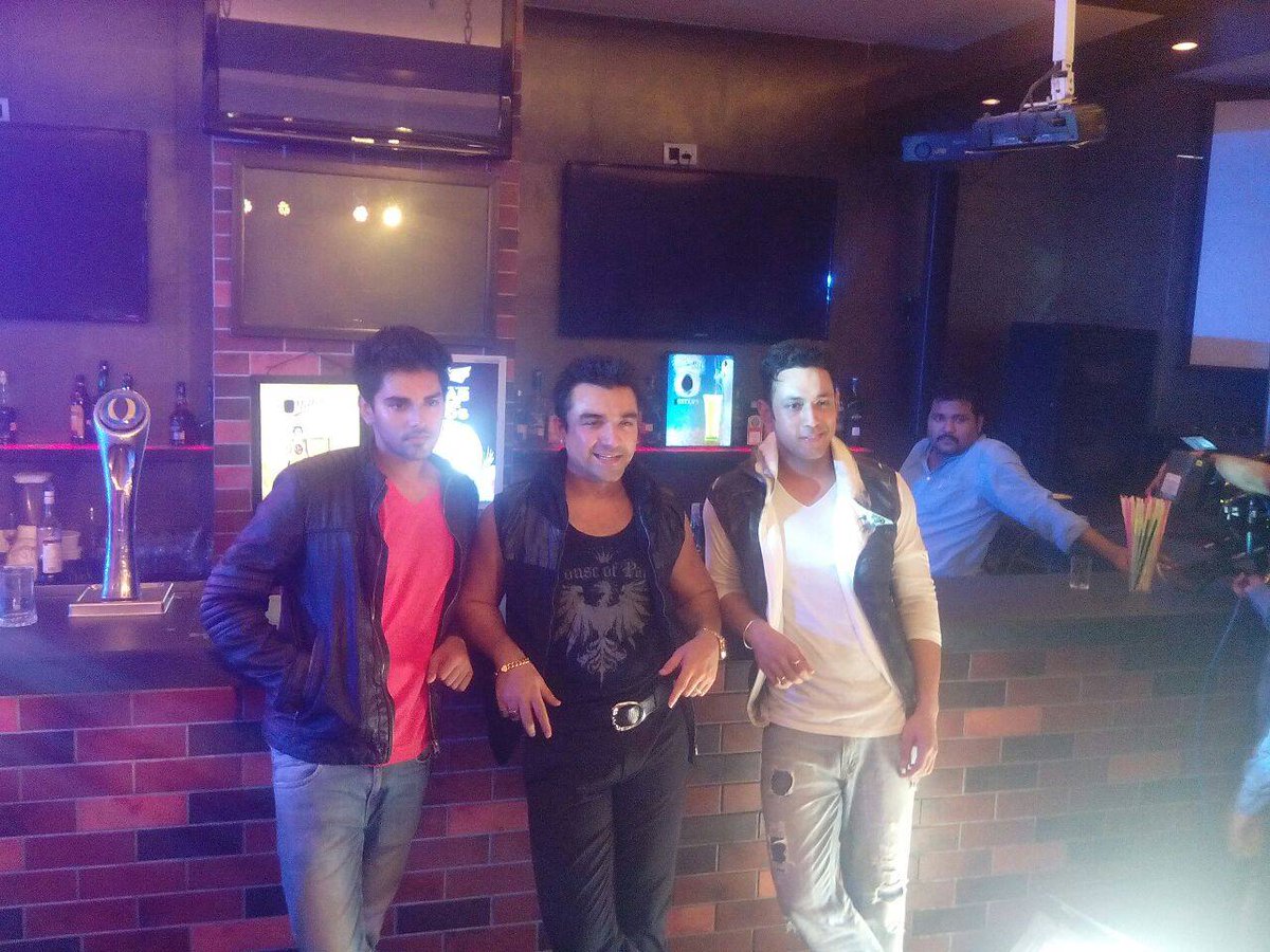 lovedayy15's tweet photo. "Love Day" 
Exclusive pictures of On #Locationshoot http://t.co/vuZNEcIwhr