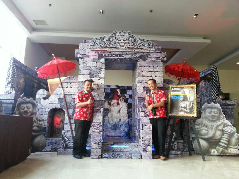 Koordinator Museum Majapahit beserta staf