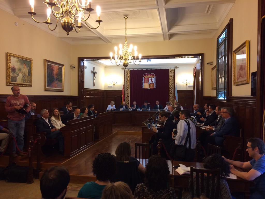 Silenci atronador dels diputats del #PP al final de les paraules de <a href="/javiermoliner/">Javier Moliner</a> al final del plenari <a href="/dipcas/">Diputació de Castelló</a>