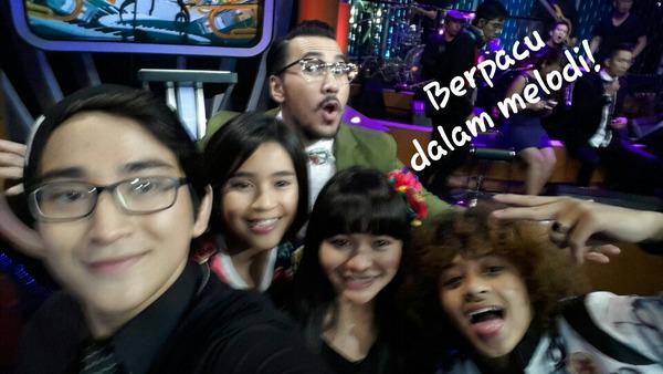 rianonevevoo's tweet photo. @BDMelodi_NET With @davidbayu @amelcarla @faynabilarizka @bastiansteel :D :D http://t.co/RRCpc3loo7