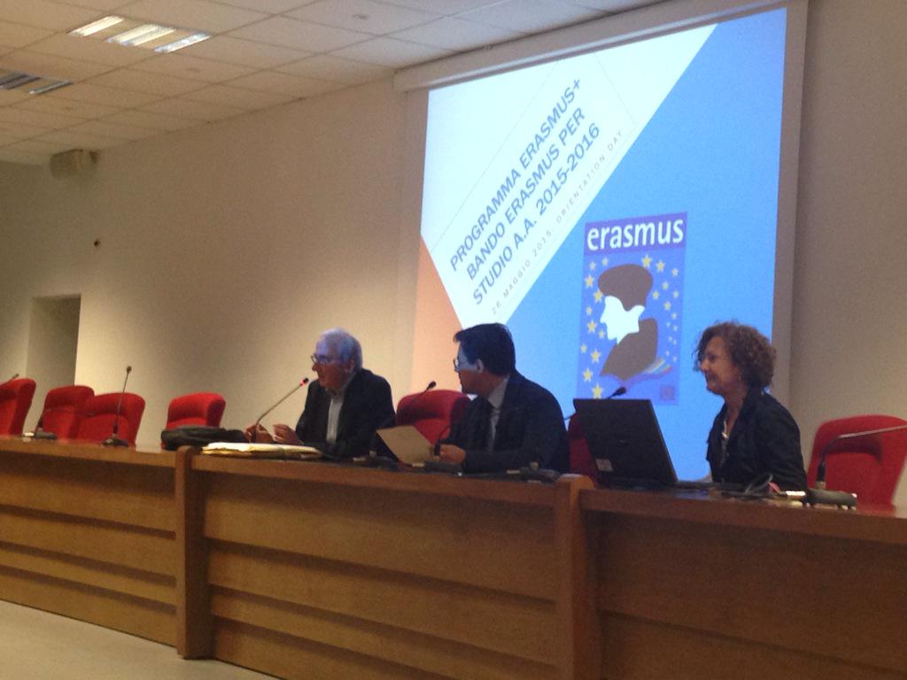 DaVelSign's tweet photo. #erasmusplus Day Unisa hanno presentato il nuovo doc #LearningAgreement modificato da @KabirTroisi x tesi con me 😊 http://t.co/6ZSxU0DfGI
