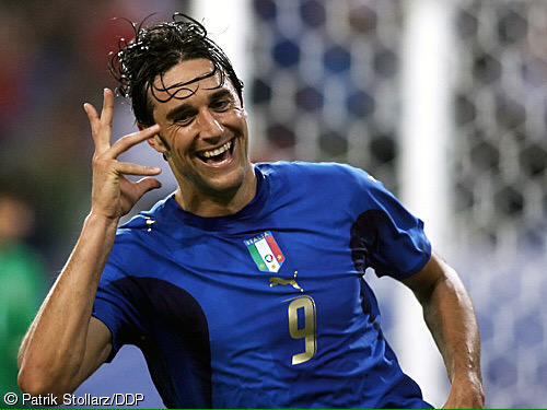 Happy 38th Birthday to World Cup winner Luca Toni!! He\s currently leading Serie A with 21 goals! 