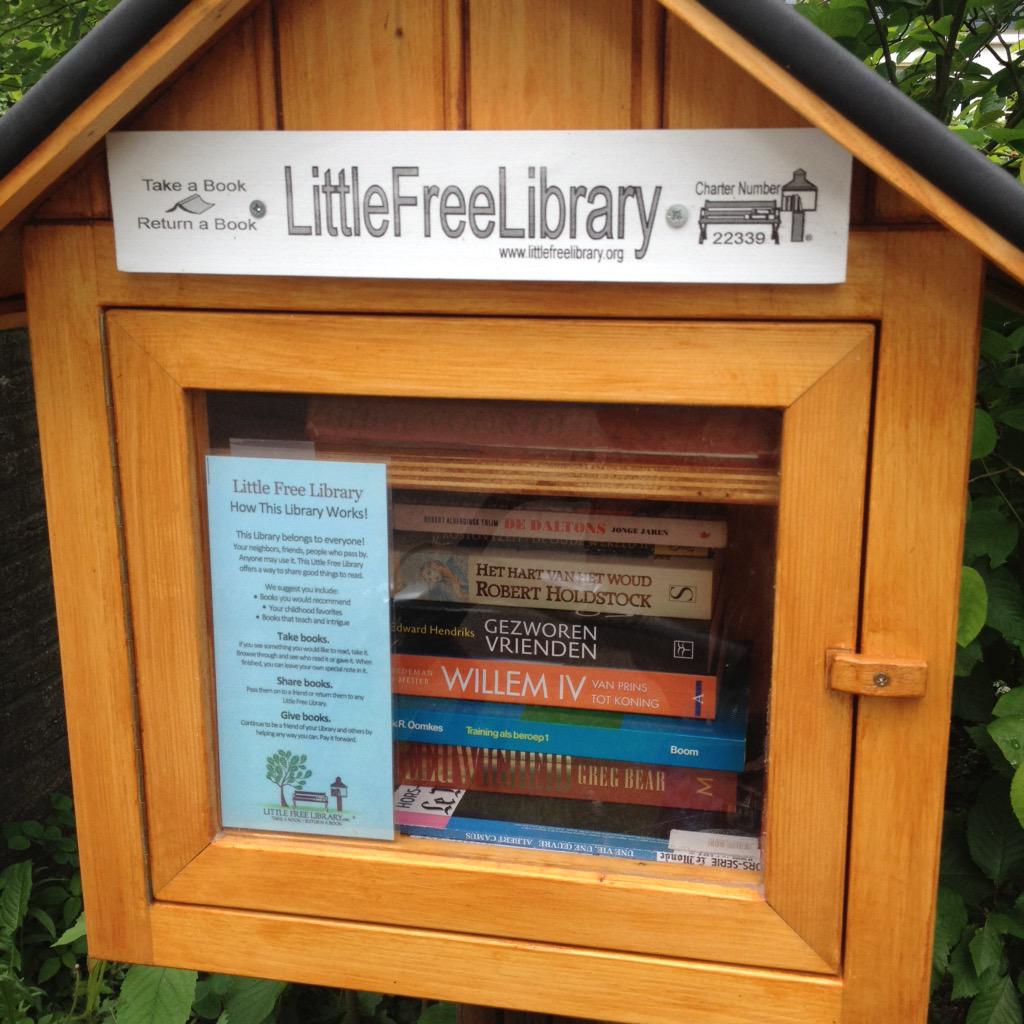 EdwardHendriks's tweet photo. Mijn eigen boek 'Gezworen vrienden' achtergelaten in de #littlefreelibrary in Velp @JulieRuskamp #minibieb http://t.co/mpvd0ypReP