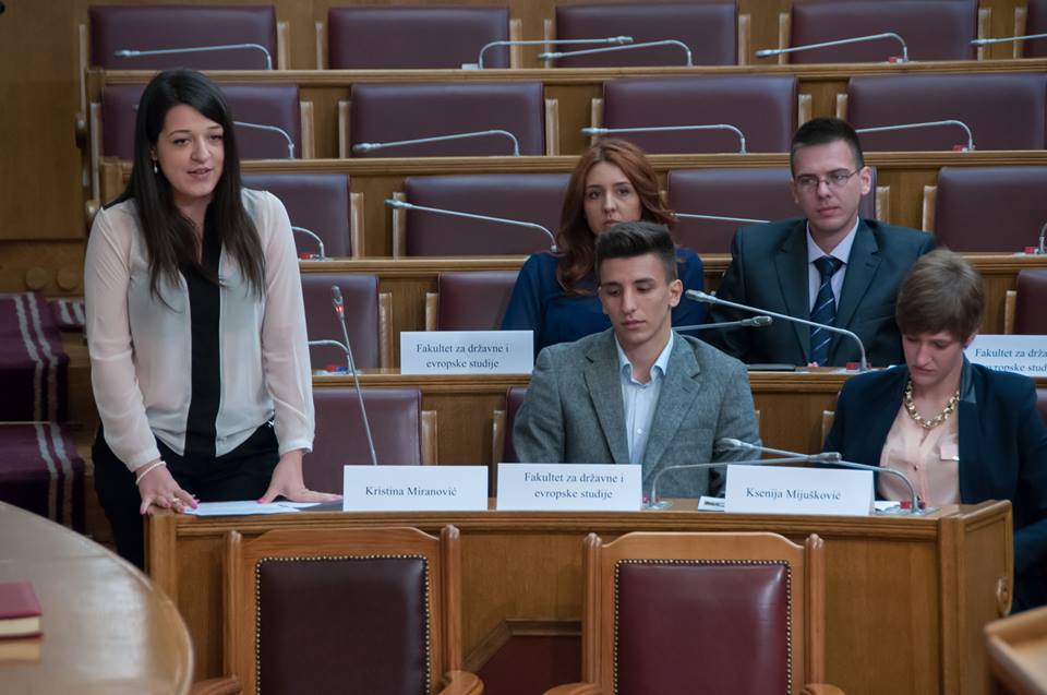 fdesmne's tweet photo. "Parlament studenata o evroatlantskim integracijama."

Naši studenti u posjeti Skupštini Crne Gore. :) http://t.co/6gZEbaF8yM