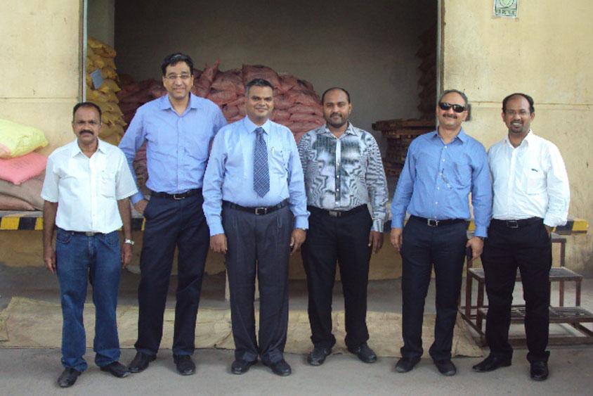 Nuziveeduseed's tweet photo. Sri Anish Damania, Co-CEO &amp; Amol Dhariya, Director of IDFC Securities visited Kothur Plant.  http://t.co/PAYc0FzIxZ http://t.co/Oyw5uelnjO