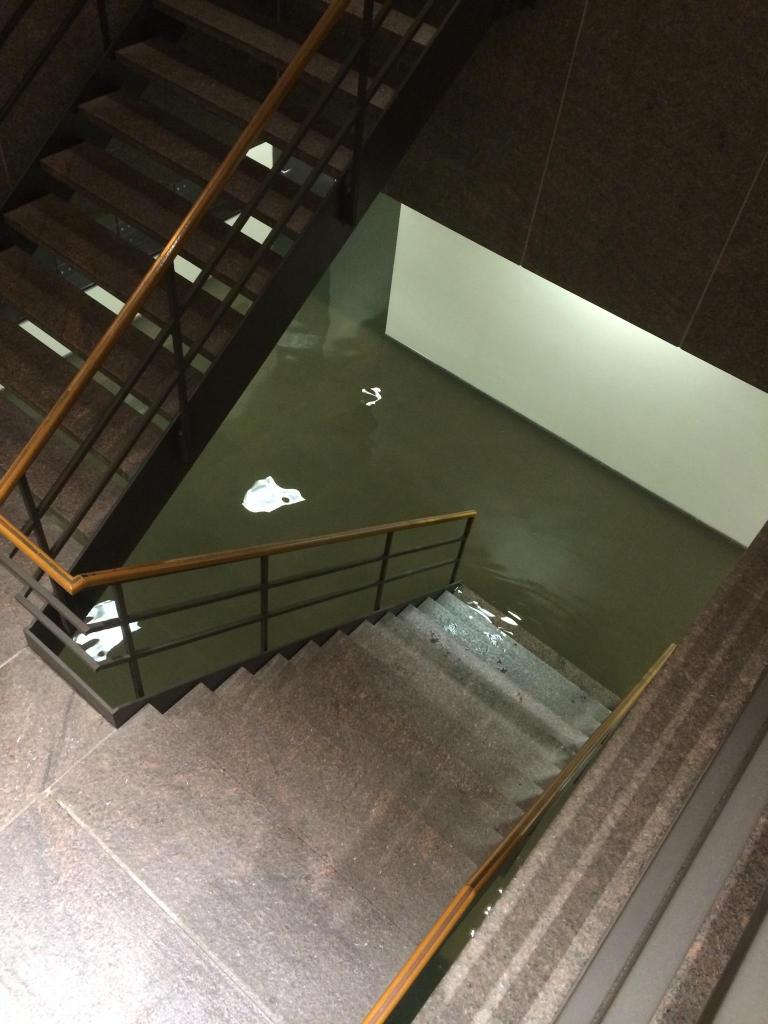 CatNguyen217's tweet photo. #abc13eyewitness  the basement of Three Riverway, in the galleria. #TexasFlood http://t.co/KTia3LEb8J