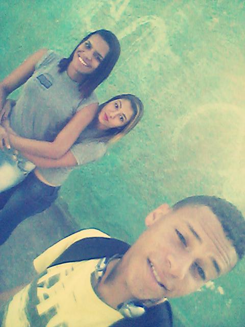 carol_mallbeck's tweet photo. - nao qeremos final feliz , qeremos felicidade a todo momento ππ#Escoola @ClariceAlvesss http://t.co/cjB2tklm5z