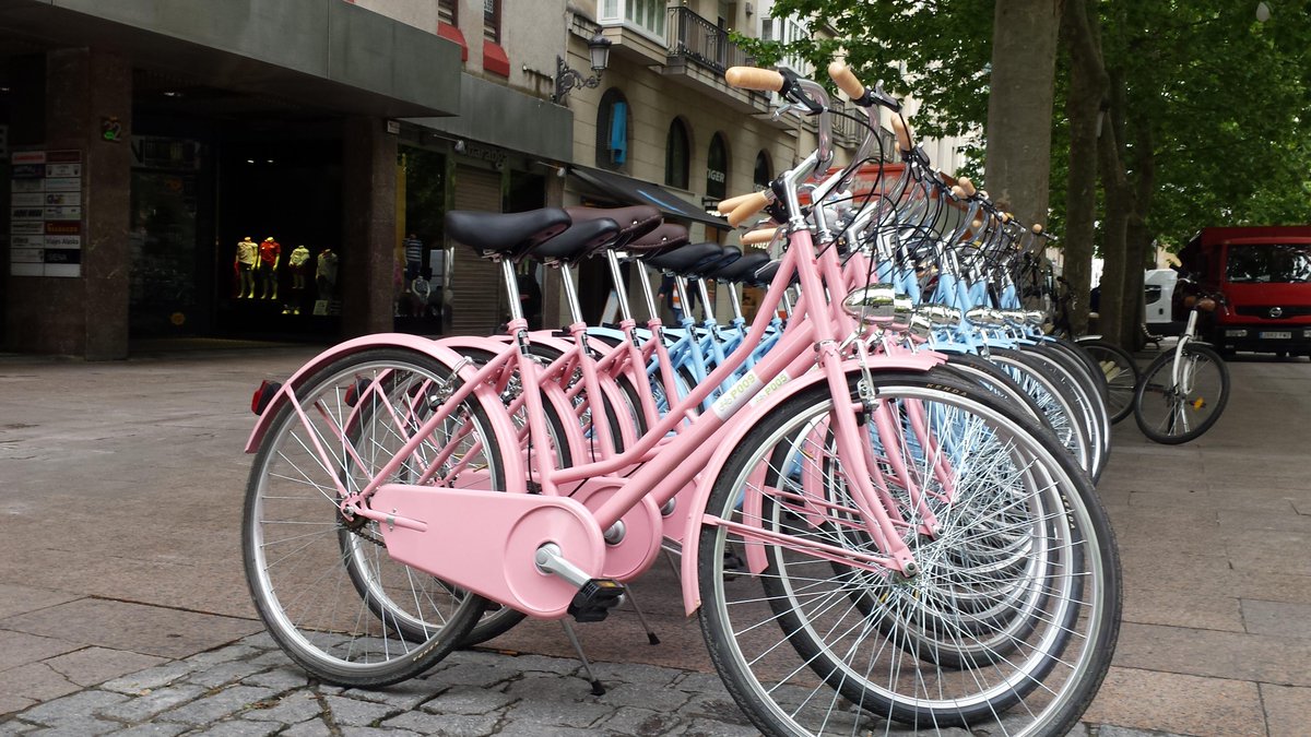 Esta es nuestra flota de #bicis en #Vitoria, acercate a probarlas a <a href="/BikeVitoria/">VitoriaBikes</a>. <a href="/TurismoVitoria/">Turismo Vitoria</a> <a href="/gasteizon/">Gasteiz On</a>